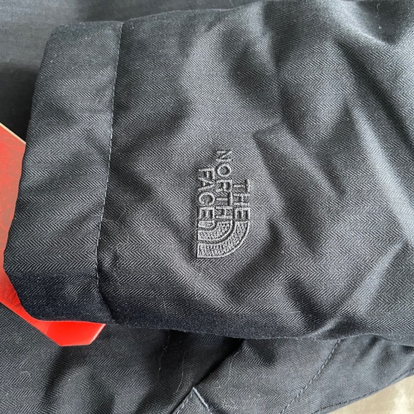 The North Face Women's Navy winter Jacket - Picture 5 of 13